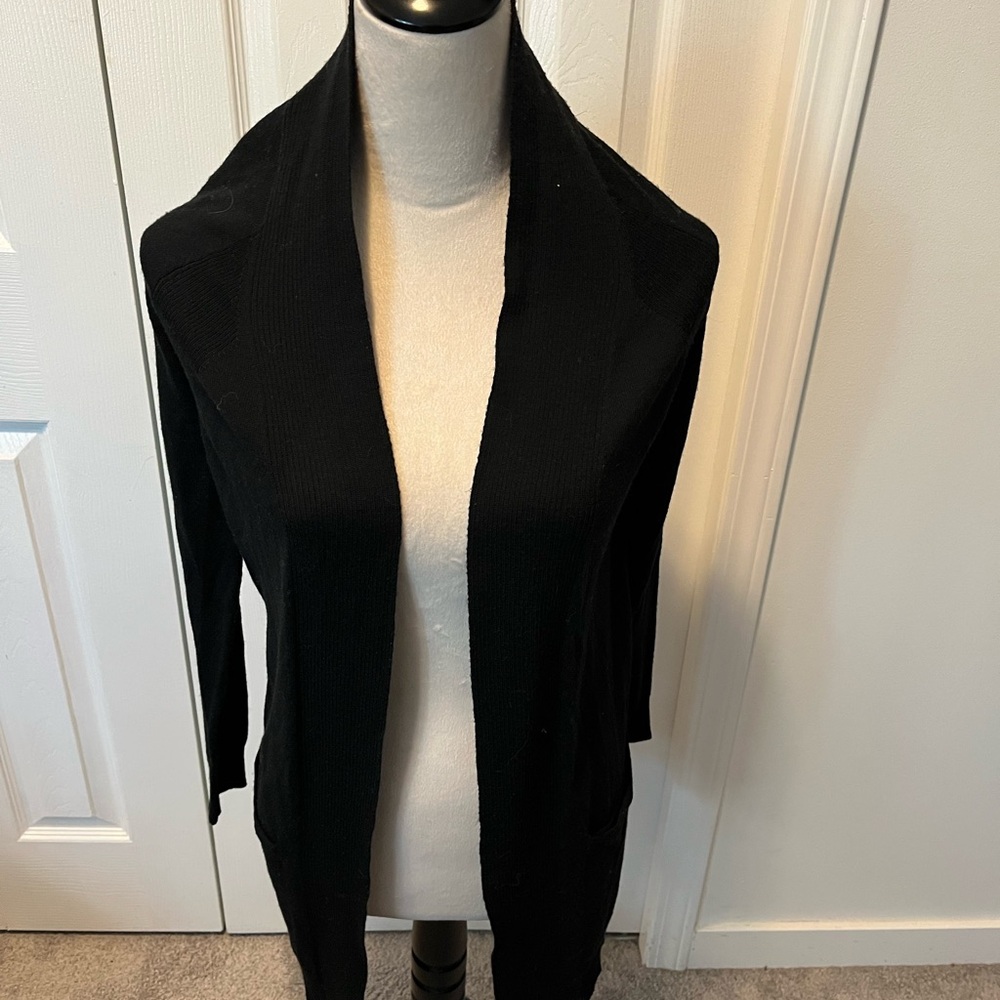 Jones and Co size XS 100% merino wool cardigan